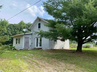 8466 N Musson Rd, Six Lakes, MI 48886