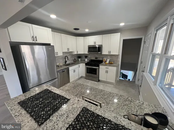 1 Carriage Lamp Ct, Baltimore, MD 21234