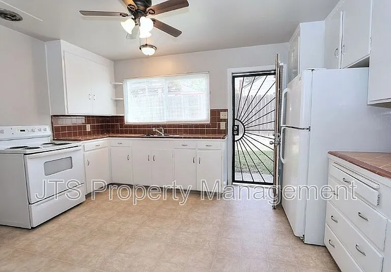 4439 V St #1 — Photo 26