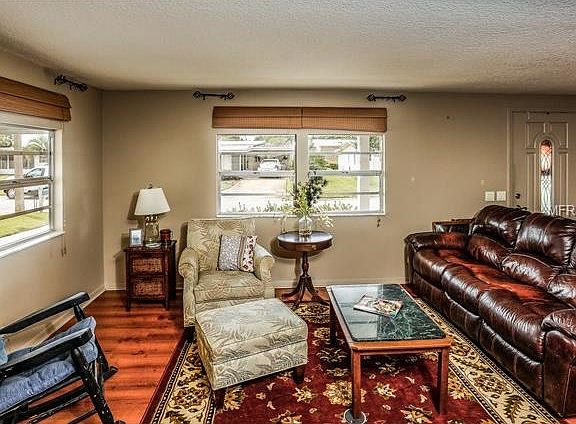 3rd image of 1010 Morningview Dr