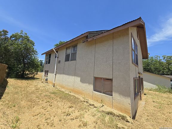 3rd image of 605 E