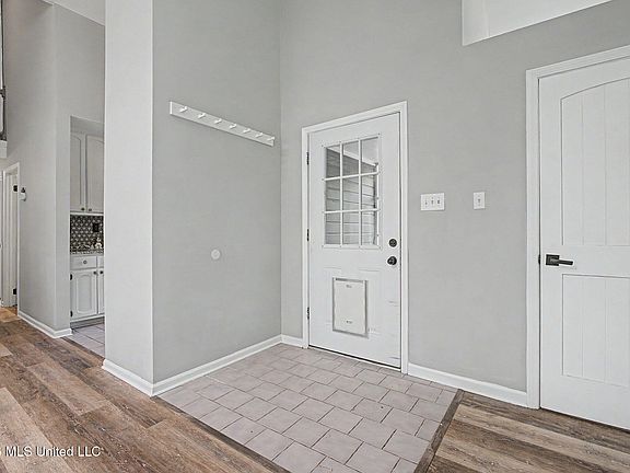5th image of 66 Robertson Rd S