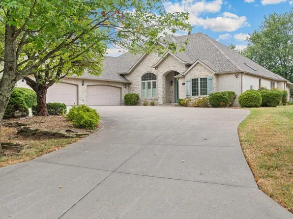 1135 N Chelmsworth Lane, Springfield, MO 65802