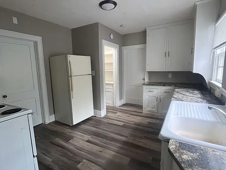 411 S 38th Ave — Photo 3