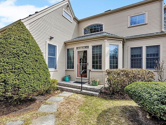 5th image of 26 Carlson Ln