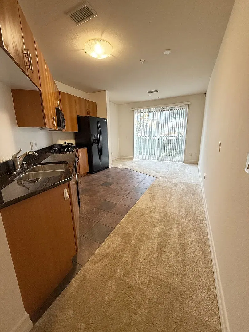 1 Bed/ 1 Bath Condo for Rent at Park Blvd. East! — Photo 1