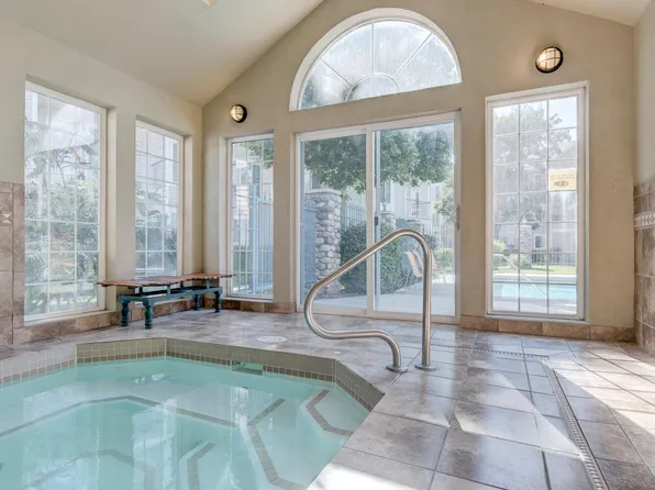 Parkwood Pointe Apartments