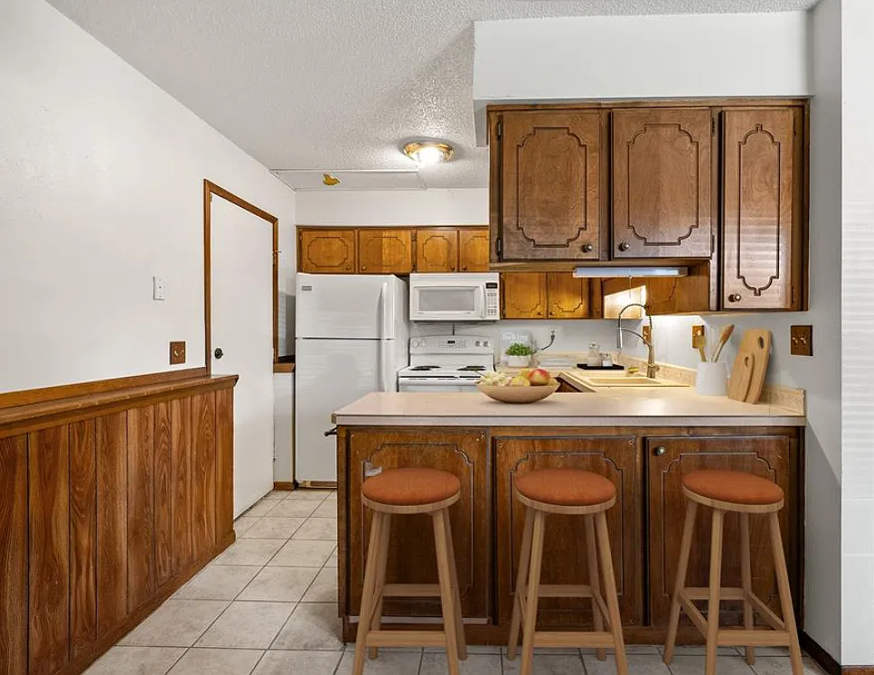 2 bed, 952 sqft, $1,195 — Photo 3