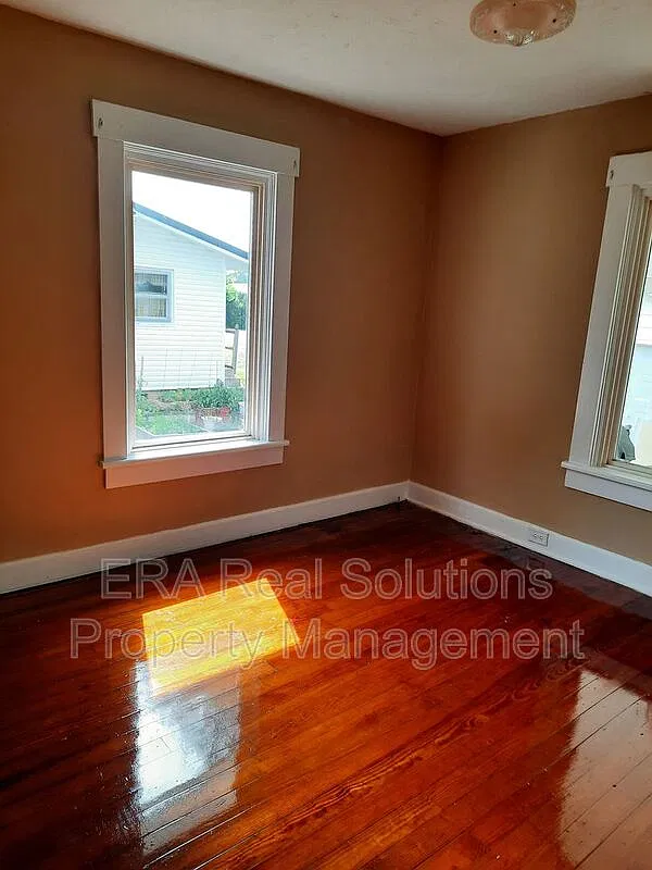 2 bed, 1.0 bath, $1,025 — Photo 2