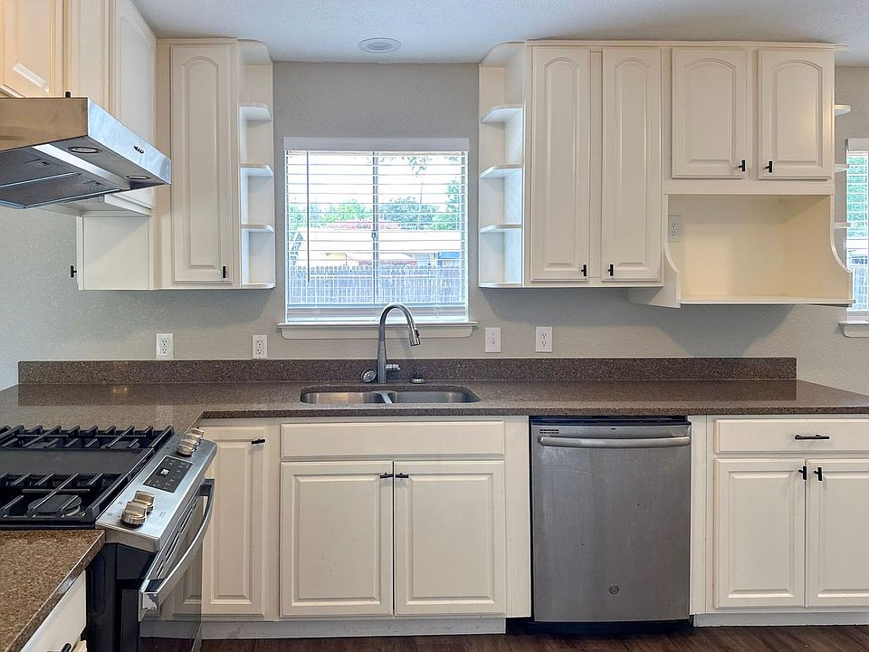 1st image of 53122 Red Oak Dr