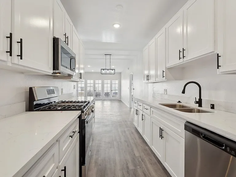 1620 South Bentley Ave — Photo 35