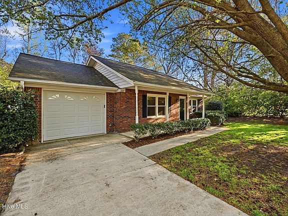 2nd image of 3221 Hemlock Road