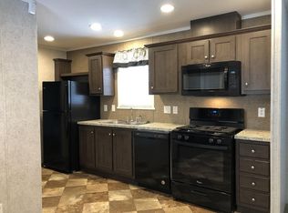 37863 Rosedale Dr, Clinton Twp, MI 48036