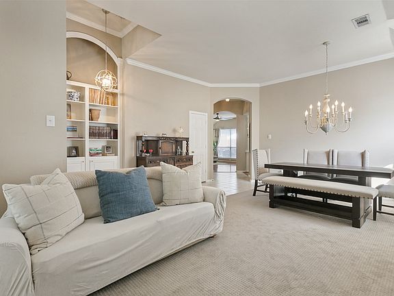 2nd image of 2005 Club View Cir