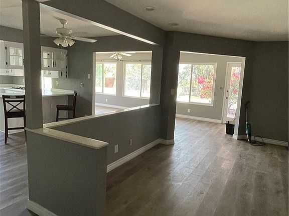3rd image of 471 W San Jacinto Ave