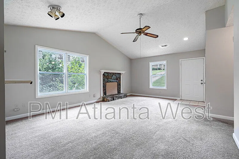 2 bed, 2.0 bath, 1023 sqft, $1,300 — Photo 4