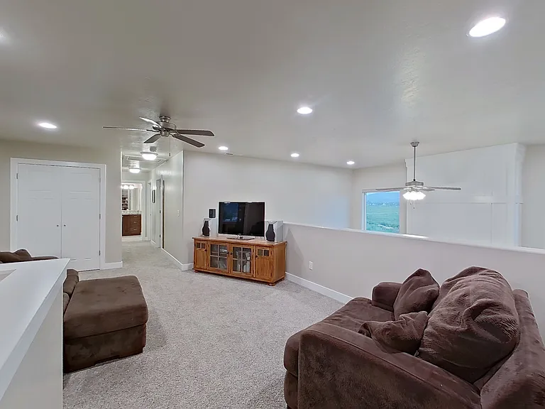 1162 Village Dr — Photo 18