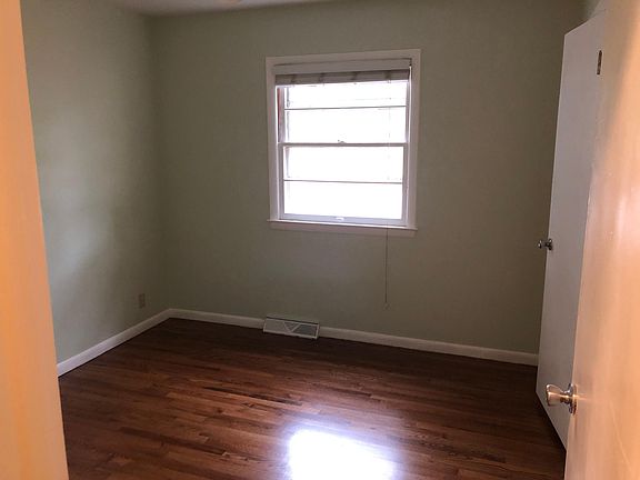 3rd image of 7220 W 194th St