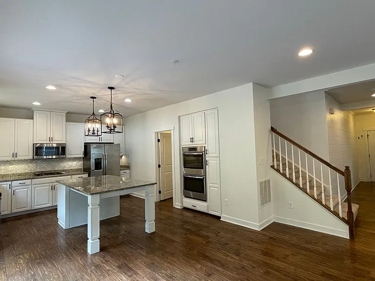 2309 Harmsworth Dr — Photo 3