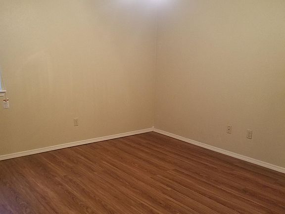 4th image of 2411 W C St