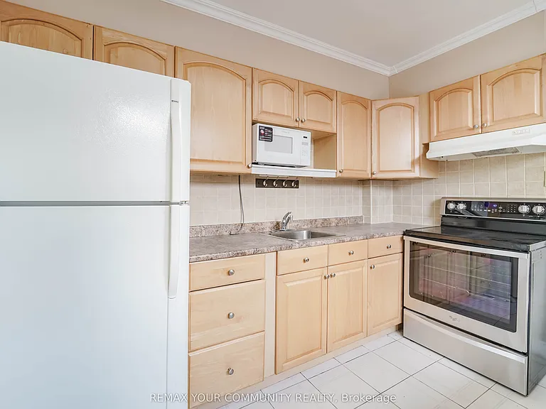 1378 Danforth Ave S #1 — Photo 27