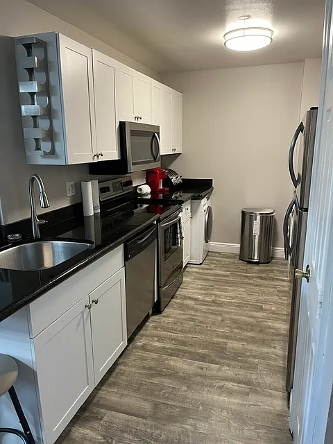 3 bed, 1200 sqft, $2,500 — Photo 2