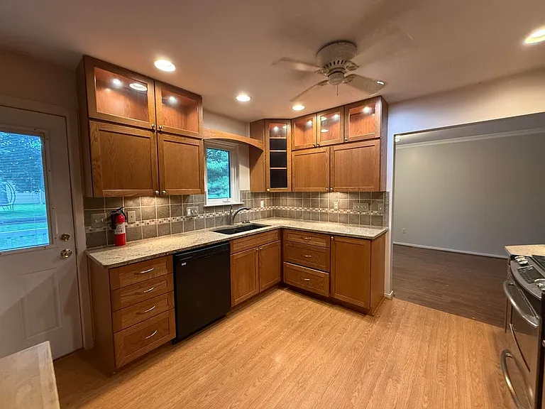 741 Woods Ct — Photo 7