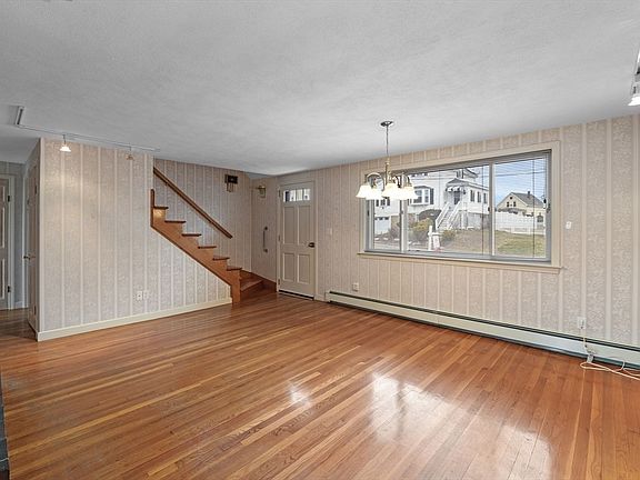 4th image of 11 Netherton Ave