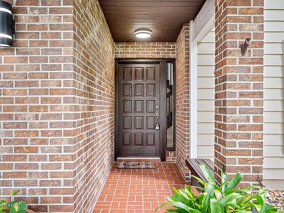 4th image of 380 Oak Lake Pl