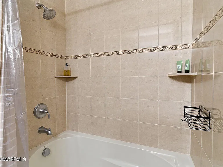 2348 Huckleberry Rd — Photo 17