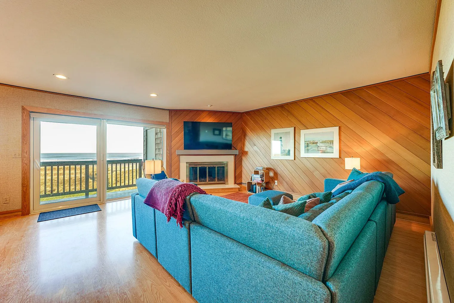 2 bed, 2.0 bath, 1076 sqft, $2,983 — Photo 1