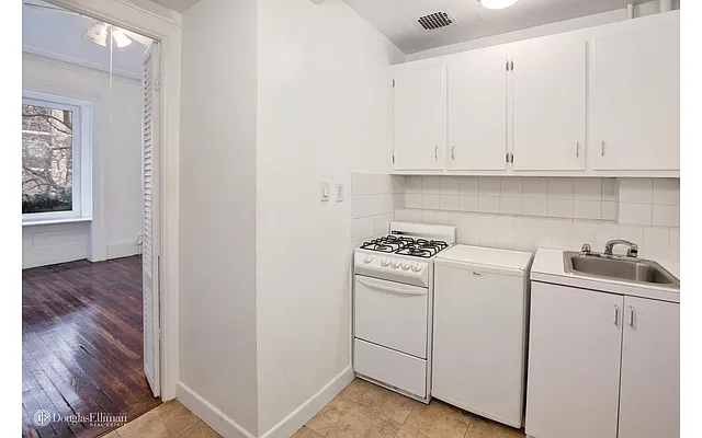 Rented by Douglas Elliman | media 6