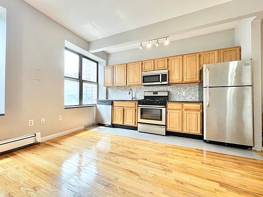 2nd image of 333 E 108th St #6D