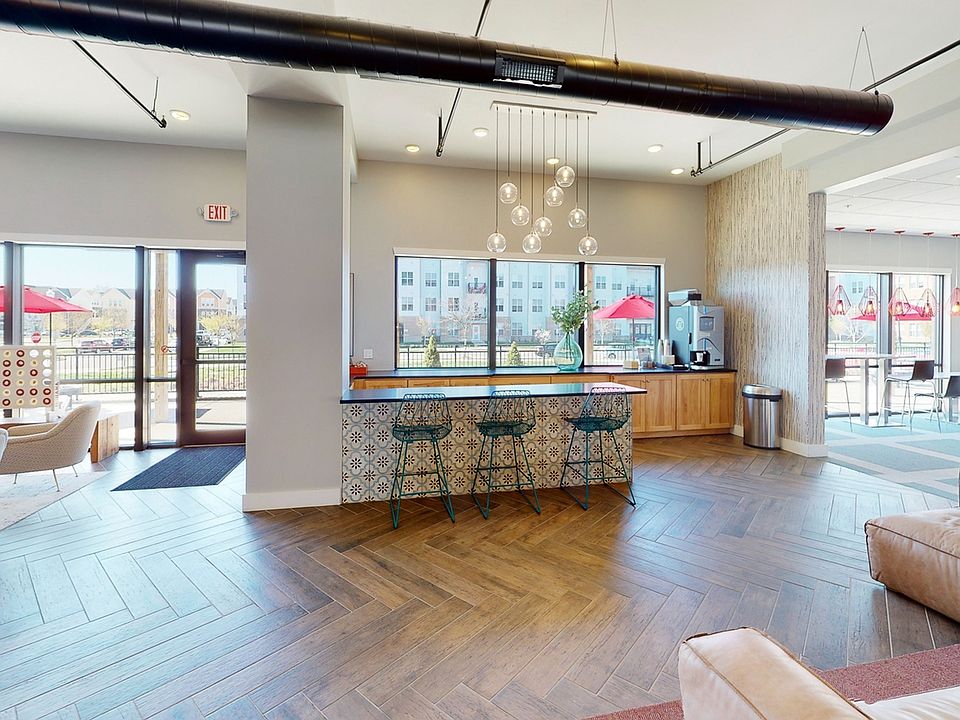 The-Quarters-Bloomington-Clubhouse-Lounge-3