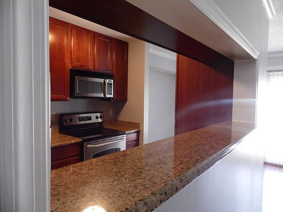 3rd image of 15544 Horseshoe Ln
