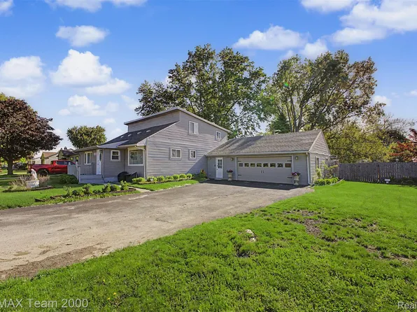 13867 Humphrey St, Southgate, MI 48195