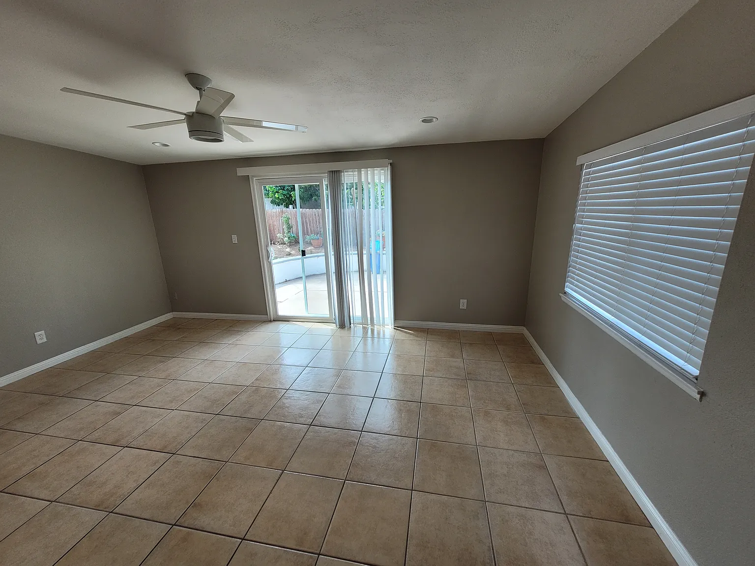 3 bed, 1032 sqft, $3,600 — Photo 4