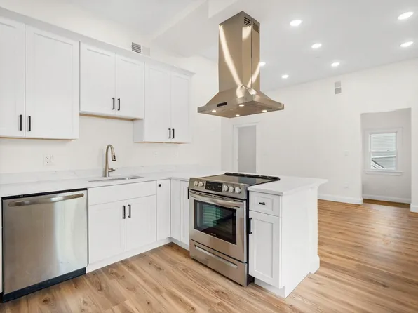 14 William St APT 4, Worcester, MA 01609