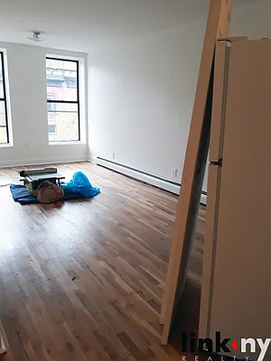 Rented by Link NY Realty | media 4