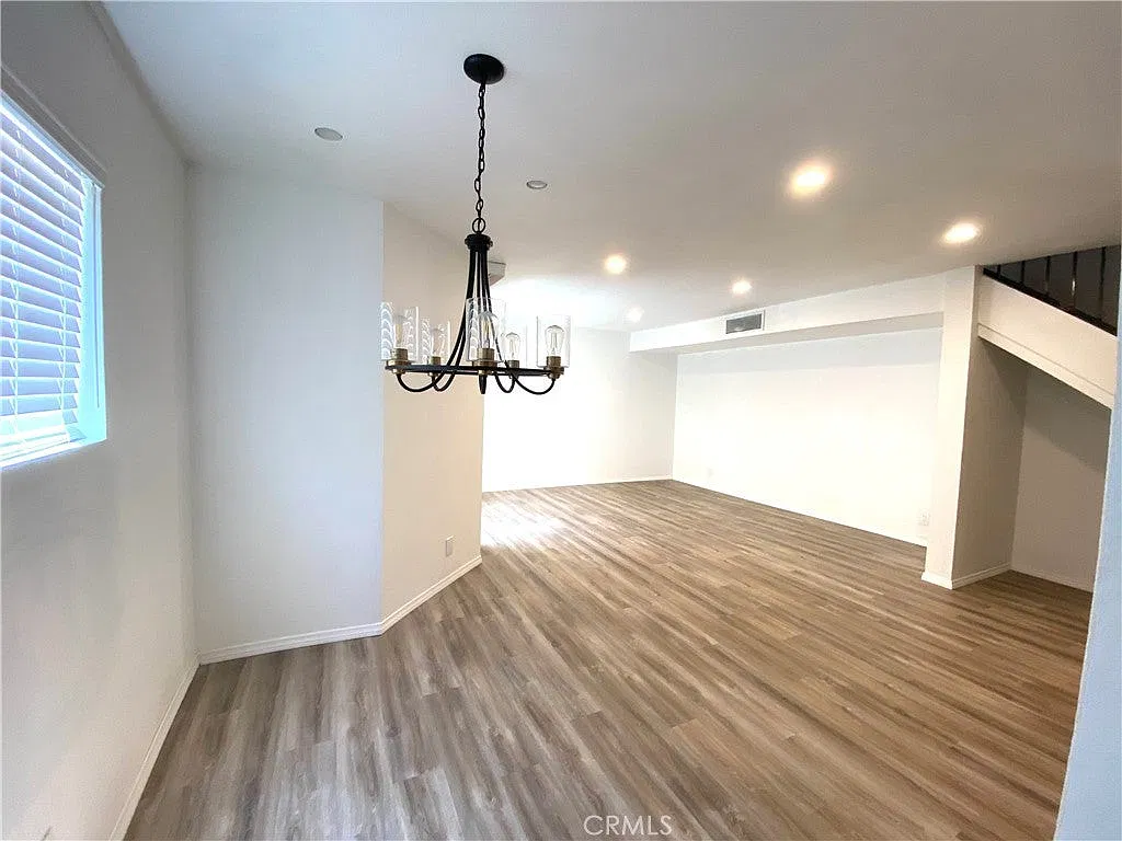3 bed, 1108 sqft, $3,050 — Photo 4