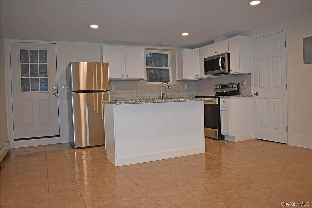 2 bed, 1.0 bath, 1300 sqft, $2,250 — Photo 1