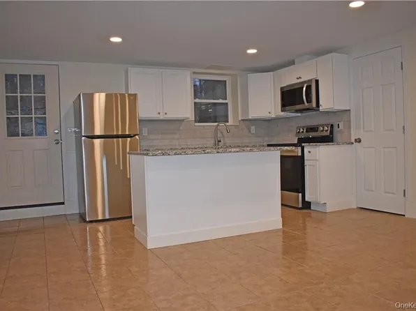 33 E Vacation Dr, Wappingers Falls, NY 12590
