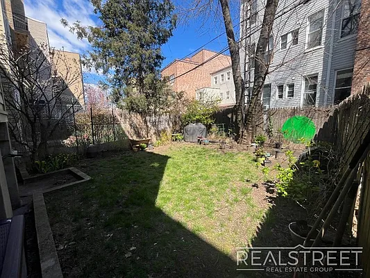 Rented by Real Street Inc | media 13