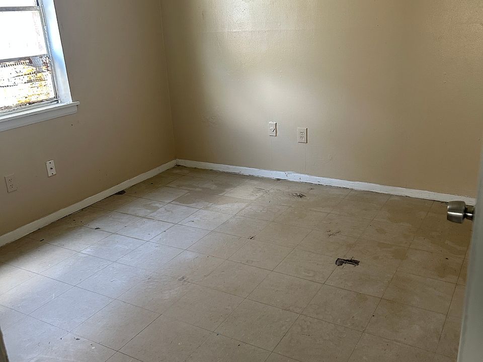 2nd image of 1069 Greenlaw Ave APT 5