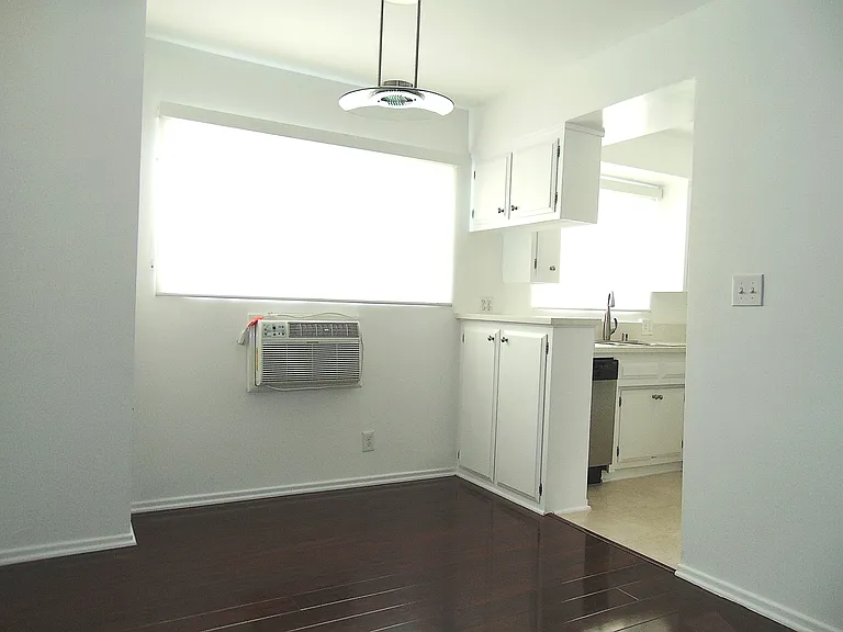 221 S Doheny Drive — Photo 5