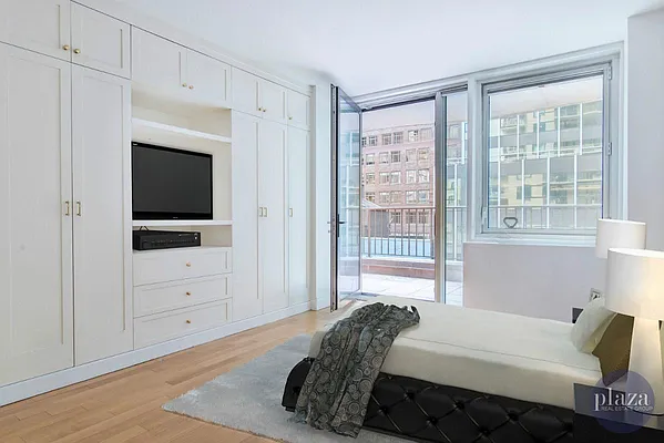 Rented by Plaza Real Estate Group | media 18