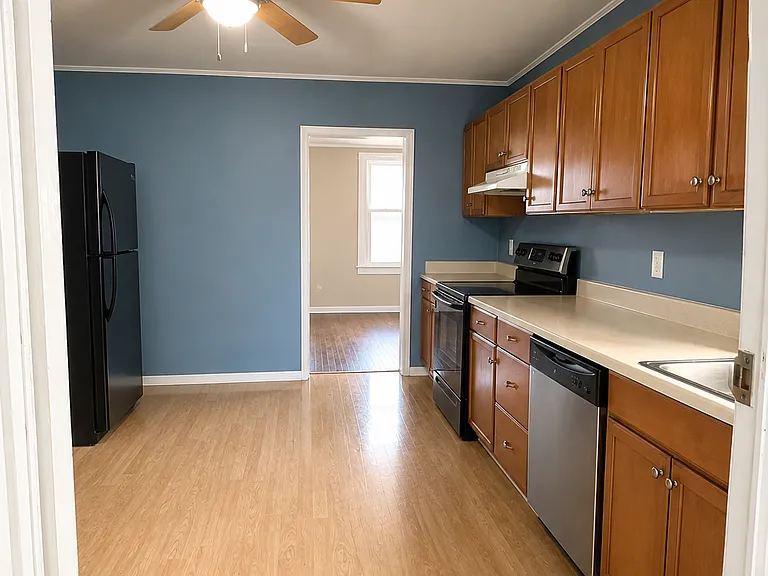 700 W Rollins St — Photo 5