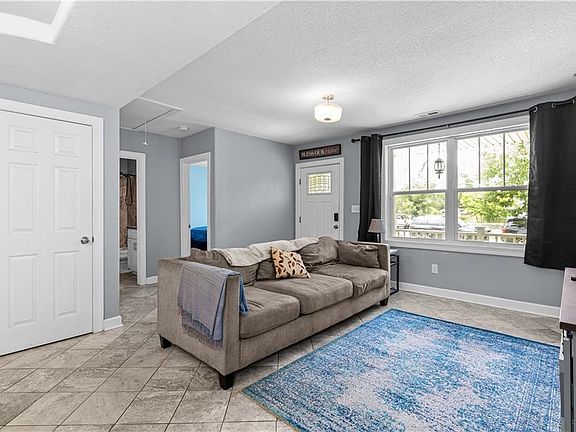 3rd image of 1035 Quail St