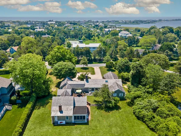 19 Quaquanantuck Ln, Quogue, NY 11959