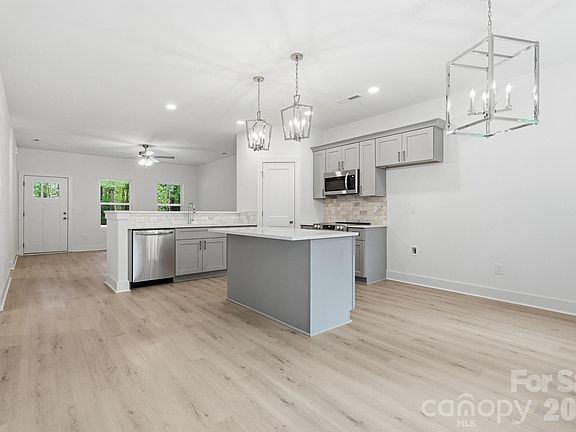3rd image of 2021 Hart Rd